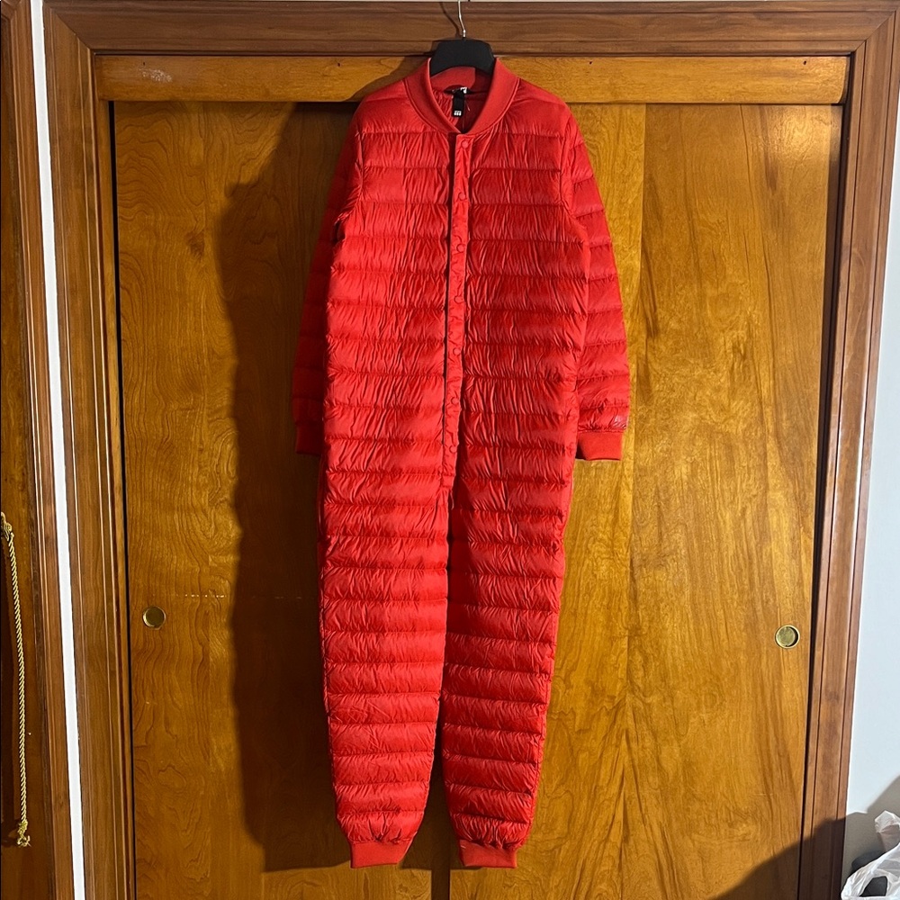 NWT size medium Men’s/Woman’s Eddie Bauer 650 Fill Down Camp Suit